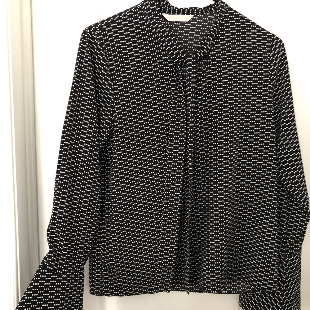 Pattern tie blouse